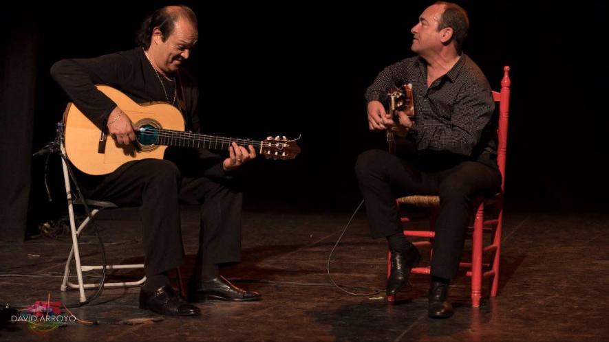 Dos guitarras en escena